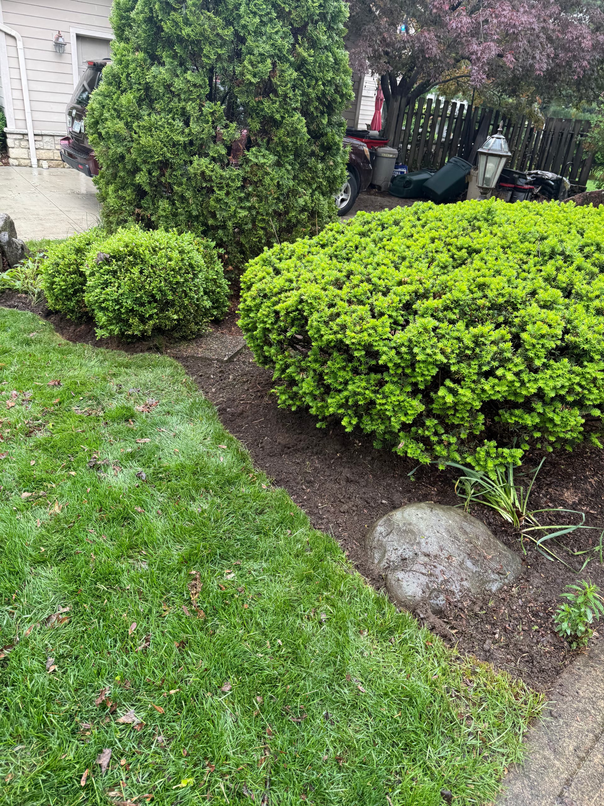 Gallery photos for Hedge Trimming, Bed Edging and Mulch Refresh in Worthington: Image #3