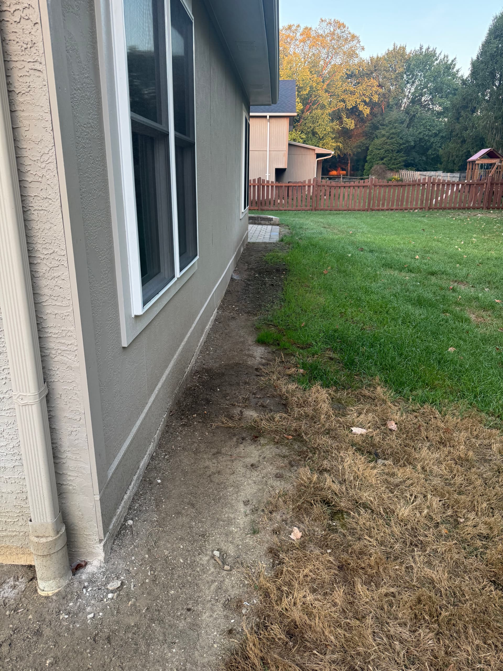 Gallery photos for Bare Foundation Beds Get a Clean Garden Makeover in Worthington: Image #1