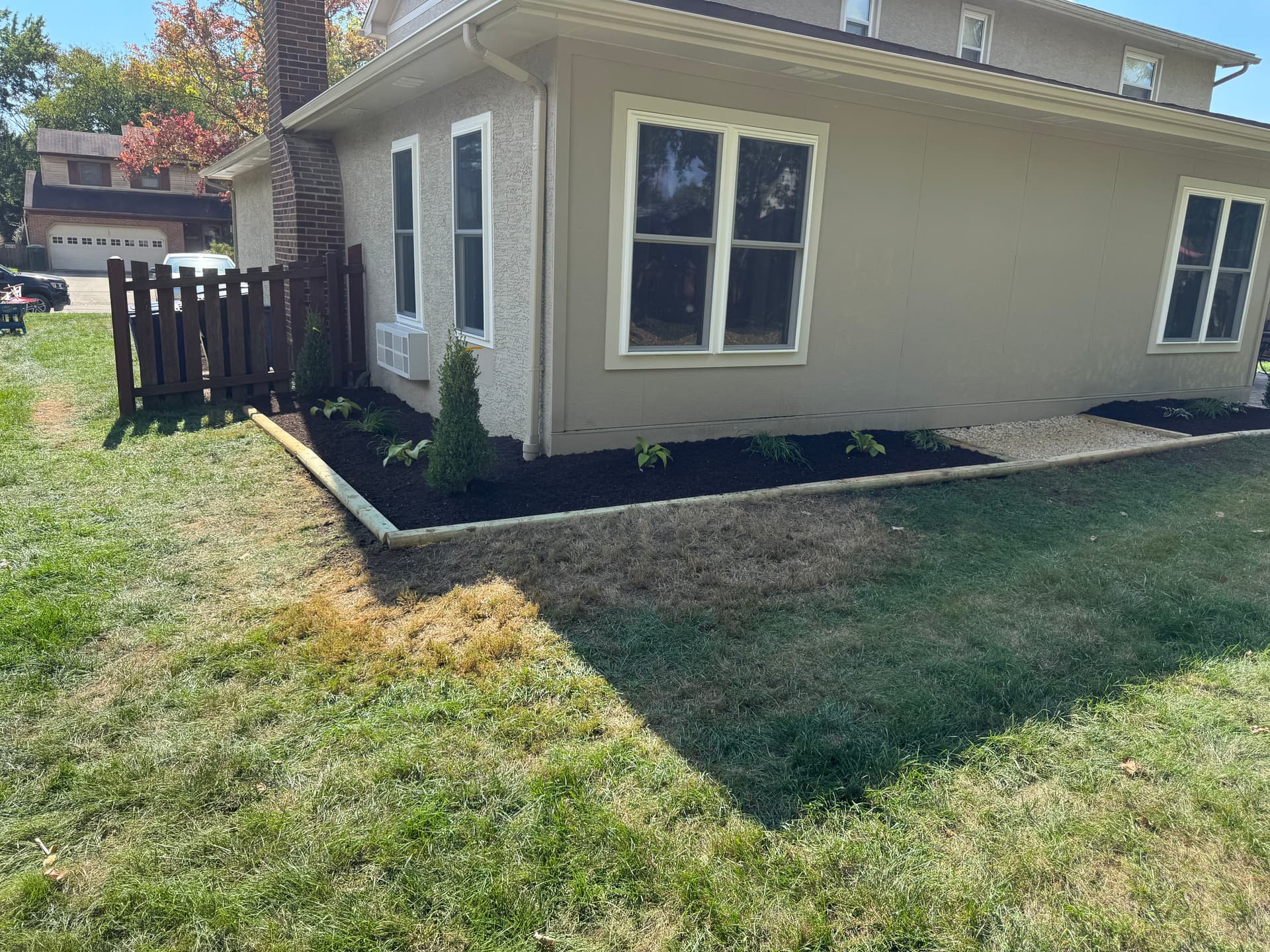 Gallery photos for Bare Foundation Beds Get a Clean Garden Makeover in Worthington: Image #2