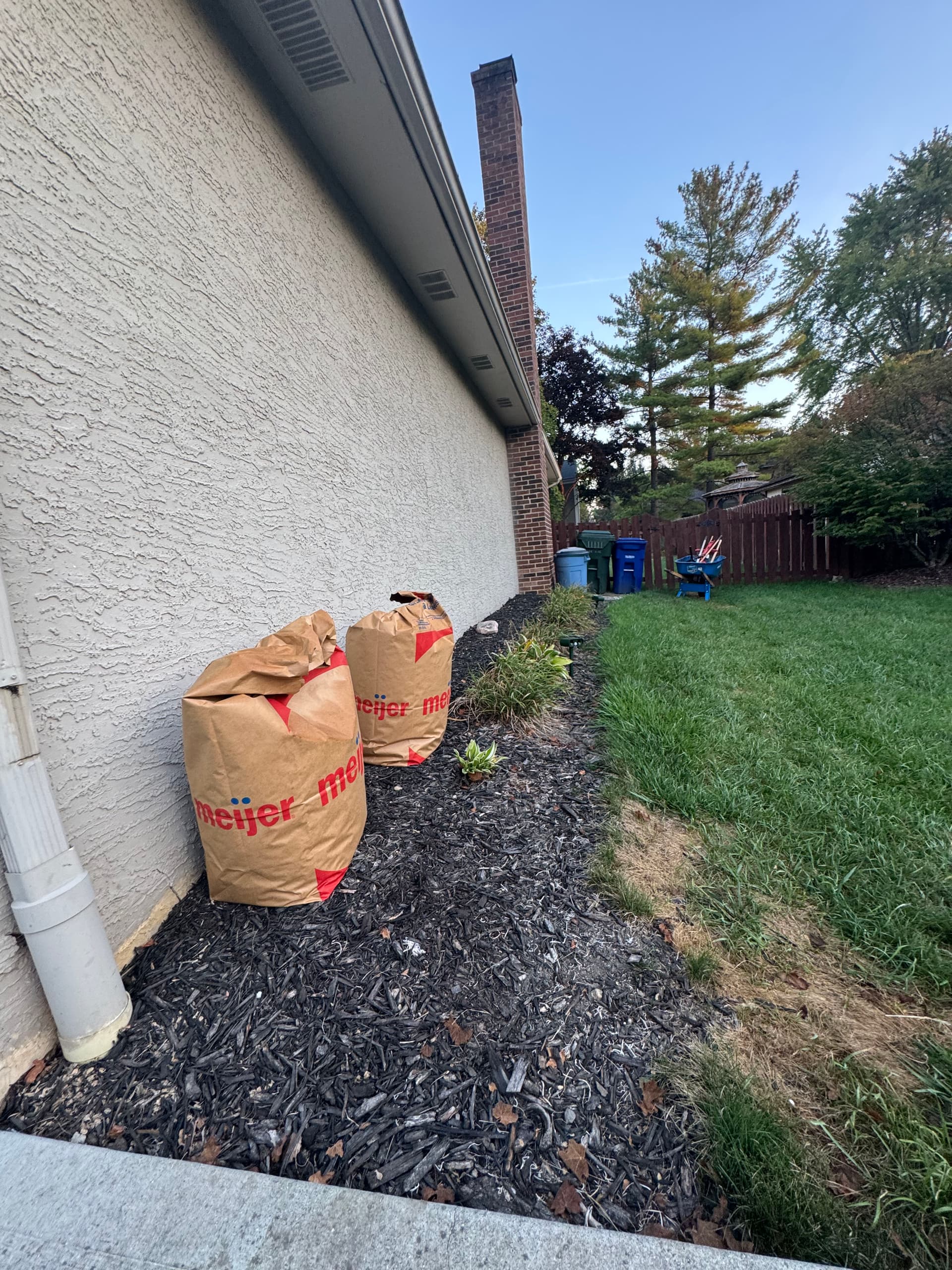 Gallery photos for Bare Foundation Beds Get a Clean Garden Makeover in Worthington: Image #4