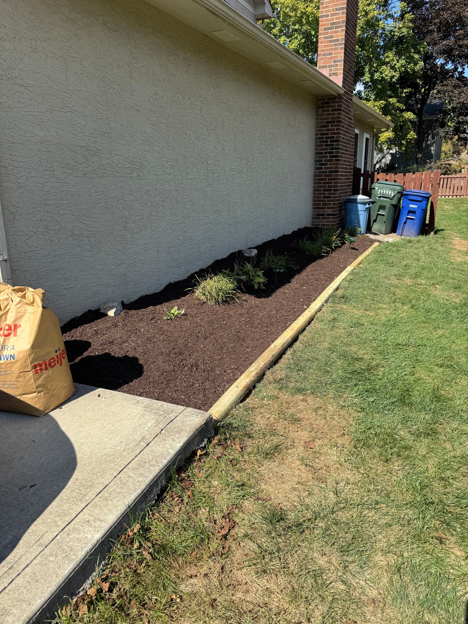 Gallery photos for Bare Foundation Beds Get a Clean Garden Makeover in Worthington: Image #5