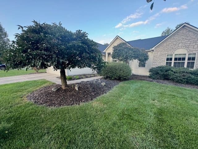 Gallery photos for Jeanne's Landscape Turnaround with Fresh Plants and Mulch: Image #1