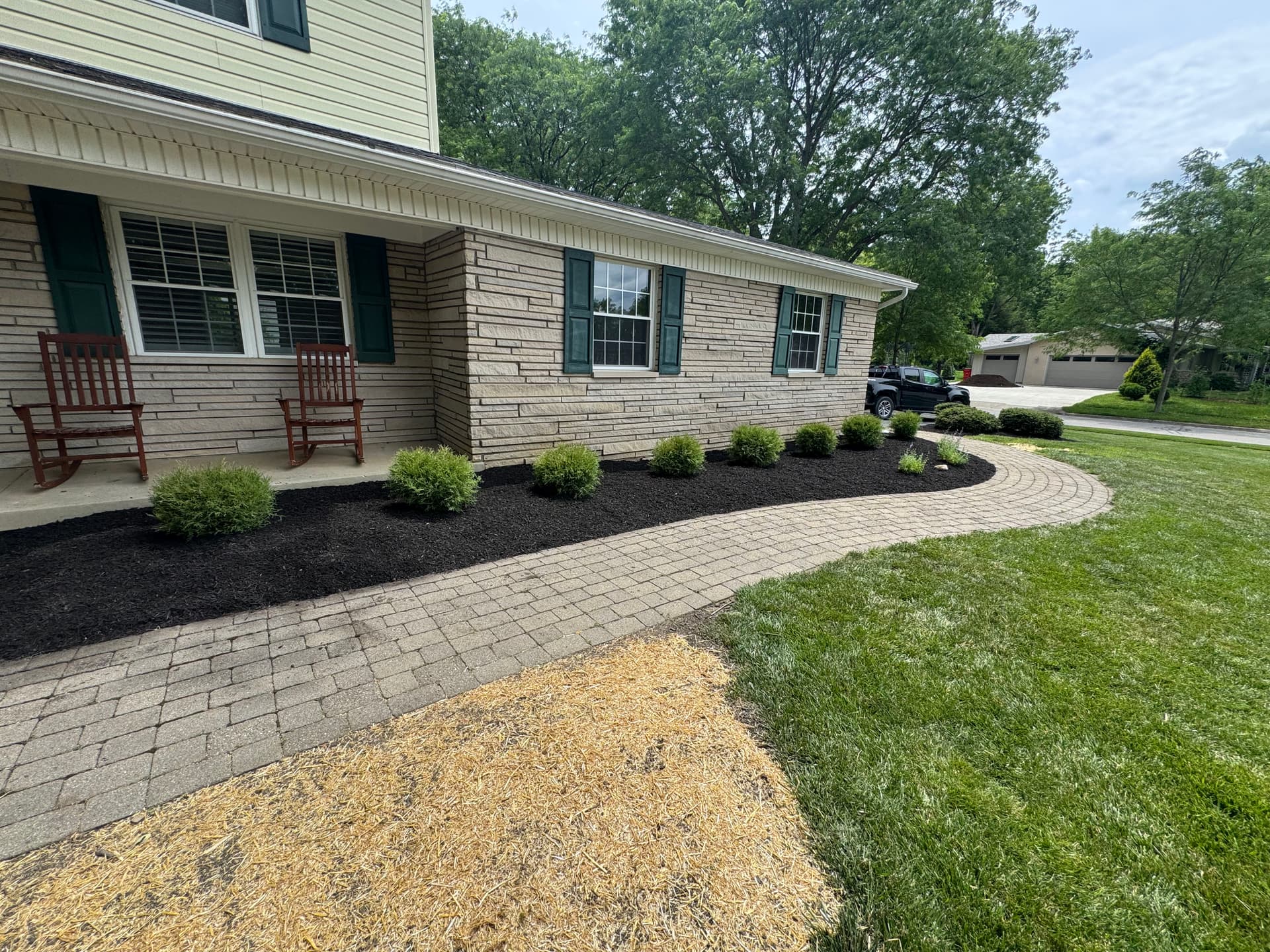 Gallery photos for Blank Slate Front Yard Gets a Clean Low-Maintenance Makeover: Image #1
