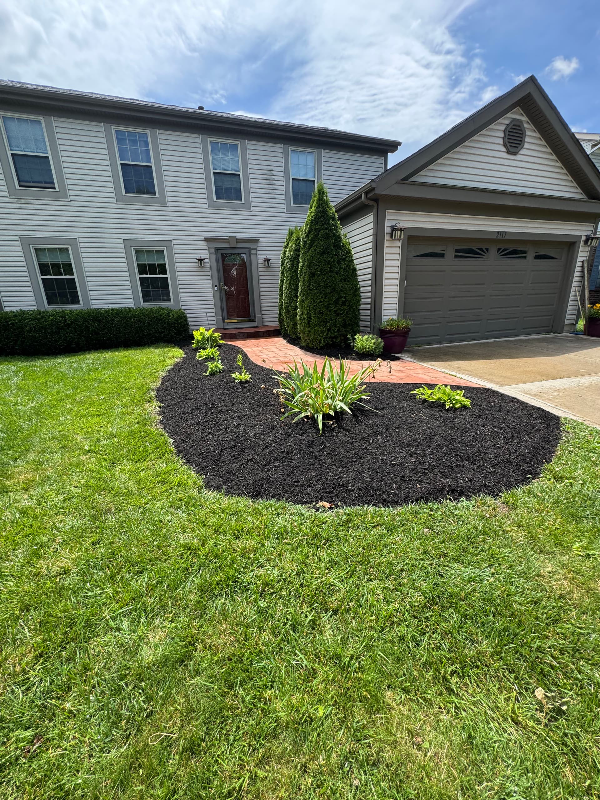 Gallery photos for Shrub Removal and Tree Planting Give This Yard Room to Breathe: Image #2