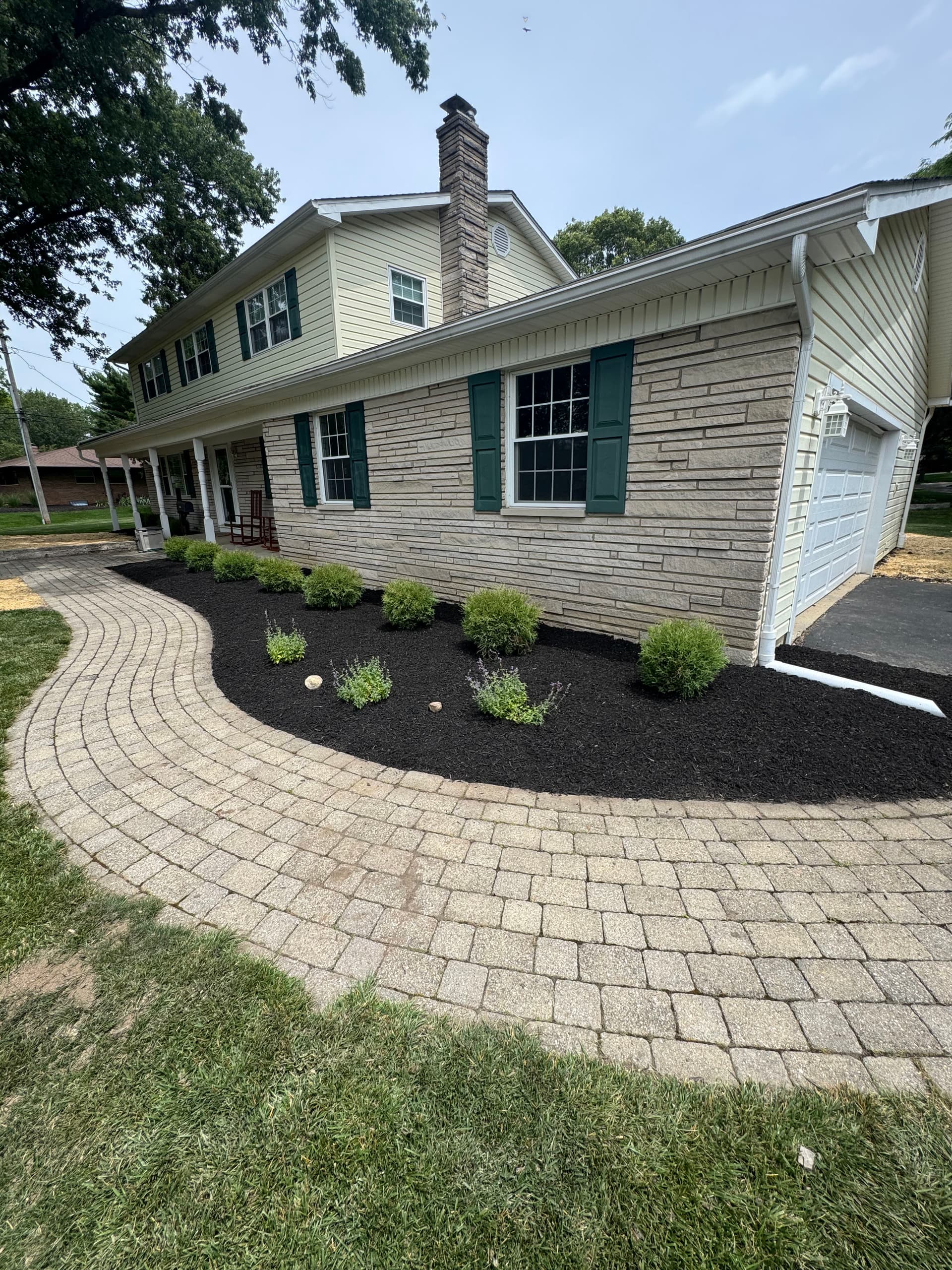 Gallery photos for Blank Slate Front Yard Gets a Clean Low-Maintenance Makeover: Image #2